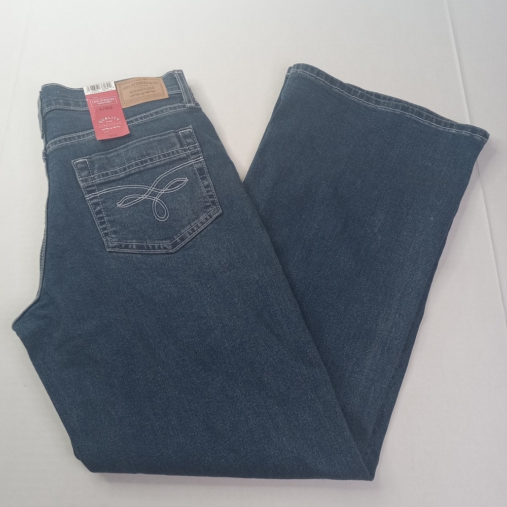 Levi Strauss Women's Relaxed Boot Jeans Sz 6 28x30 Blue Comfort Stretch Mid Rise